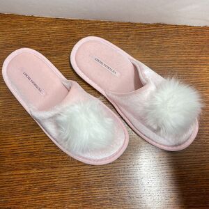Victoria's Secret‎ Pink Fuzzy Pom Pom Slippers Size Medium